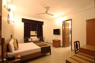 Crystal Guest House, Gurgaon 2